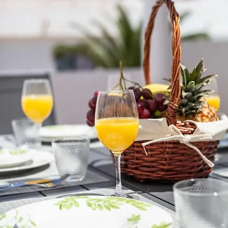 Villa Surfers Paradise- Fiber Wifi, Private Pool, Garden& Bbq
