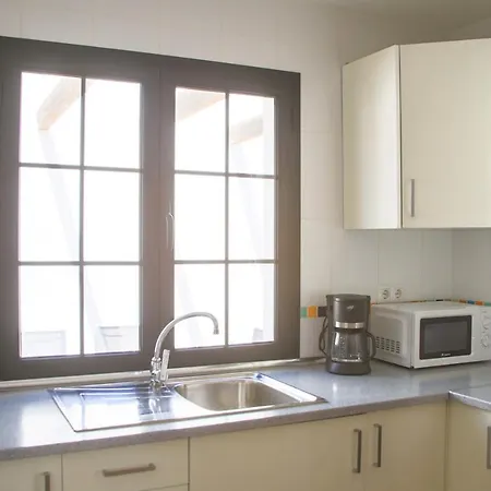 Villa Surfers Paradise- Fiber Wifi, Private Pool, Garden& Bbq *