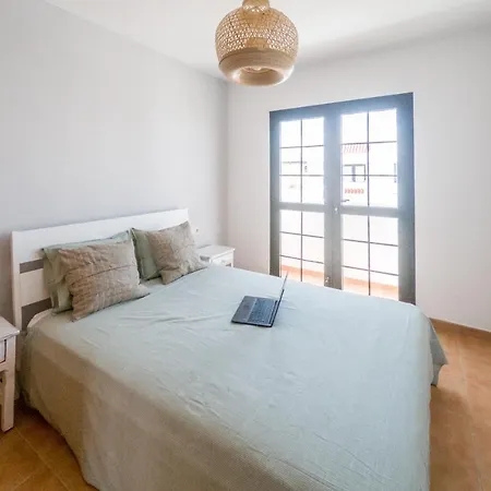 Surfers Paradise- Fiber Wifi, Private Pool, Garden& Bbq *