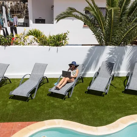 Surfers Paradise- Fiber Wifi, Private Pool, Garden& Bbq Villa *