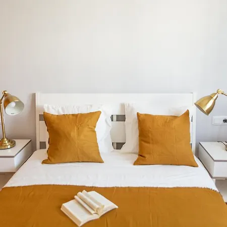 Surfers Paradise- Fiber Wifi, Private Pool, Garden& Bbq Villa