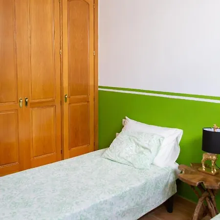Surfers Paradise- Fiber Wifi, Private Pool, Garden& Bbq Villa