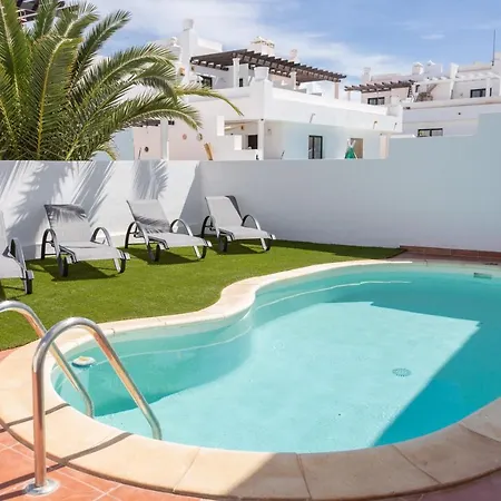 Villa Surfers Paradise- Fiber Wifi, Private Pool, Garden& Bbq