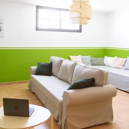 Surfers Paradise- Fiber Wifi, Private Pool, Garden& Bbq Villa Corralejo