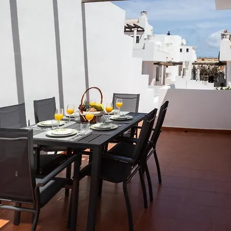 Surfers Paradise- Fiber Wifi, Private Pool, Garden& Bbq Villa