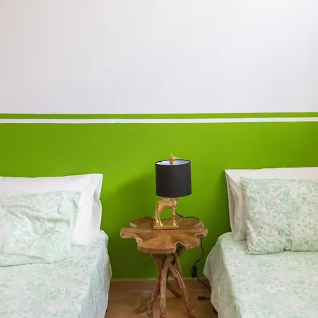Villa Surfers Paradise- Fiber Wifi, Private Pool, Garden& Bbq